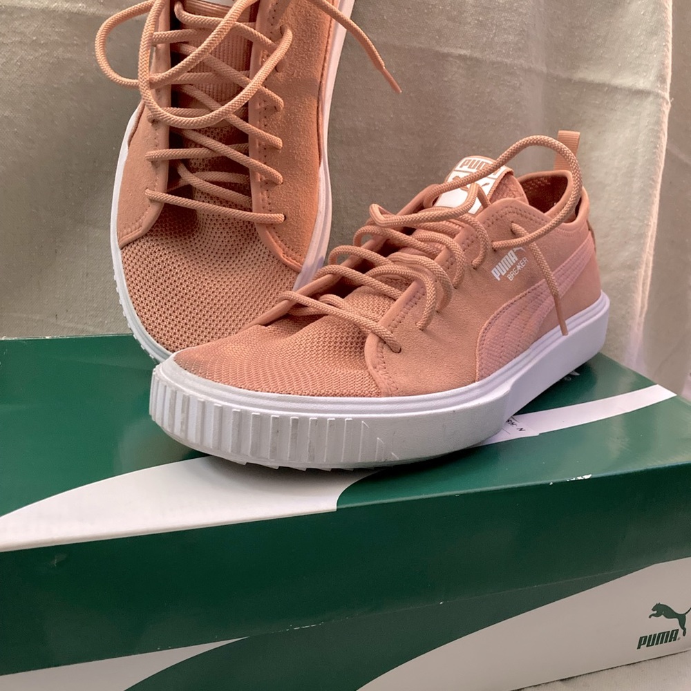 Men’s sz 11.5 puma breaker pink and white